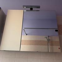 Specchio contenitore  con luce