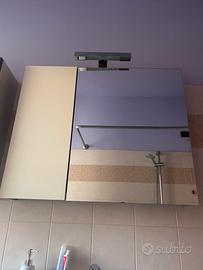 Specchio contenitore  con luce