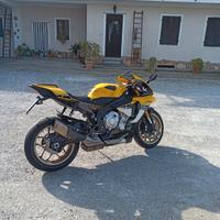 Yamaha R1 