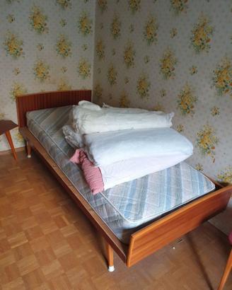 letto singolo con materasso