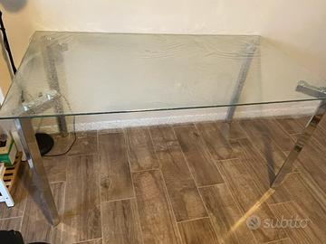 Tavolo in vetro