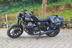 Moto Guzzi V7 Stone 