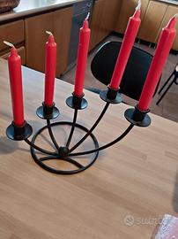Candelabro in metallo con 5 braccia e candele