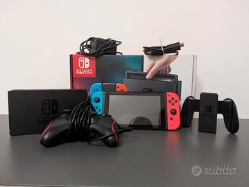 Nintendo Switch con 8 giochi e accessori vari