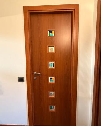 Porta in legno, con vetrini luce (bagno)