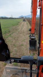 lavori con escavatore