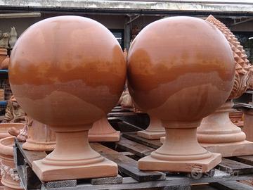 Sfere con piedistallo in terracotta Toscana