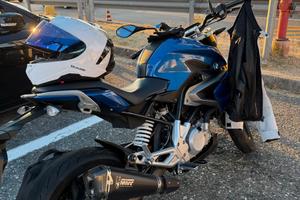 BMW G310R Blu con scarico Mivv
