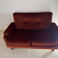 Divano rosso di velluto, design anni '60-'70
