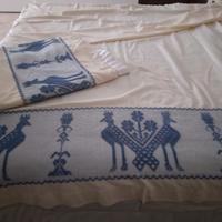 tenda ricamata a mano