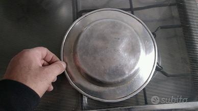 piatto in metallo molto antico 