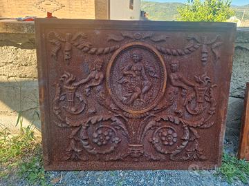 VECCHIA PIASTRA PER CAMINO IN GHISA