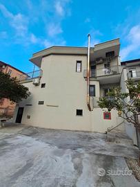 Villa indipendente su 3 livelli a Qualiano