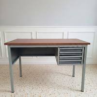 Scrivania design industriale  stile Olivetti