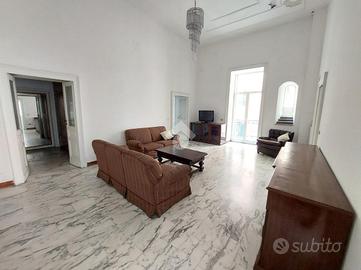 4 LOCALI A NAPOLI