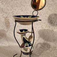 Lavabo mignon con tris di ceramiche