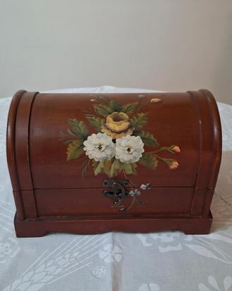 Baule Vintage Marchigiano in Legno Dipinto a Mano