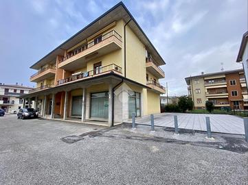 NEGOZIO A ISOLA VICENTINA