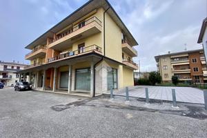 NEGOZIO A ISOLA VICENTINA