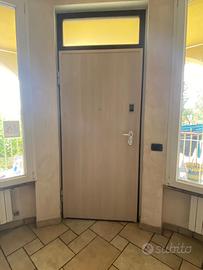 Porta blindata con sopraluce