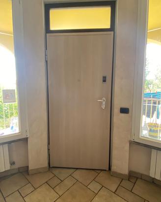 Porta blindata con sopraluce