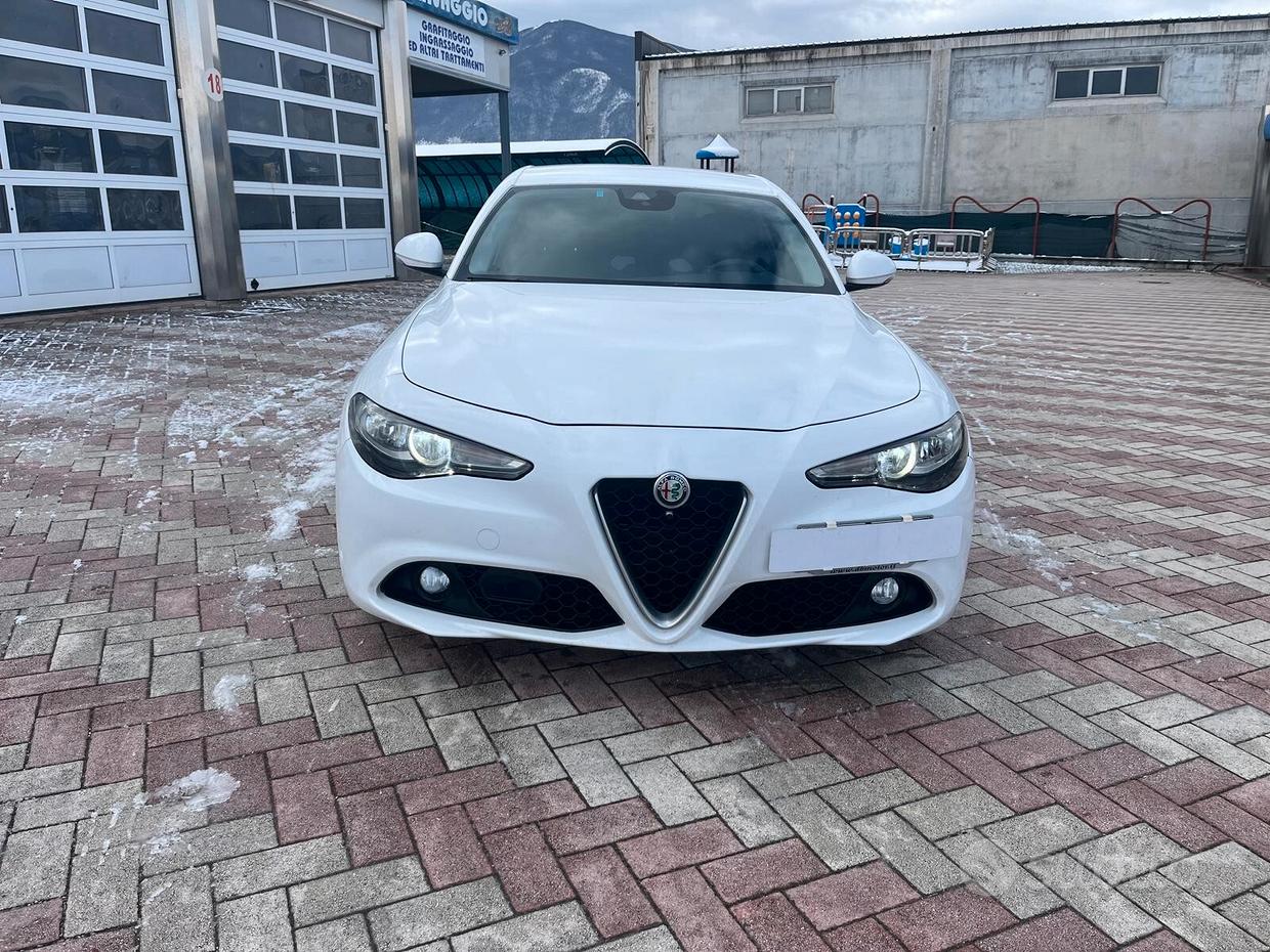 ALFA ROMEO Giulia (2016)