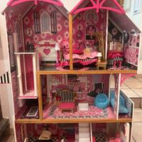 Casa in legno delle bambole