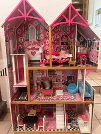 Casa in legno delle bambole