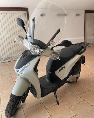SCOOTER ANCORA DA RODARE -SH 215 i AD -