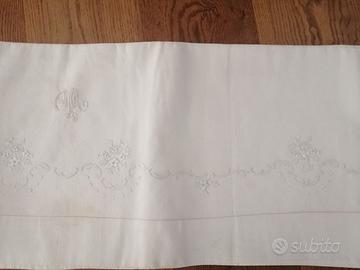 Lenzuolo matrimoniale fine anni 60 ricamato a mano