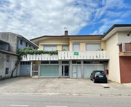 COMPLESSO IMMOBILIARE COMPOSTO DA LOCALE COMMER...