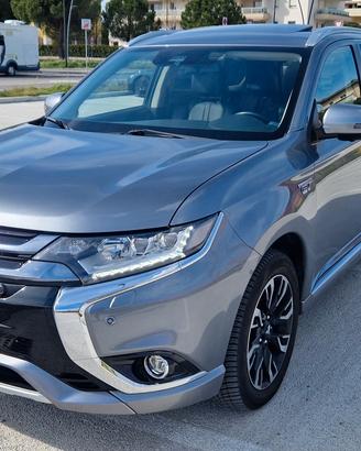 Outlaner Phev 2.0 Diamond Pack