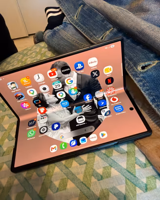 Samsung galaxy fold8 ultra 256 gb