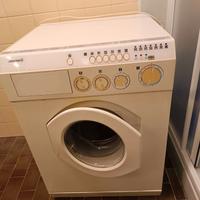 Lavatrice funzionante.