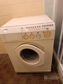 Lavatrice funzionante.