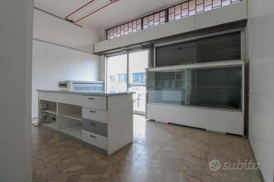 NEGOZIO A PONTERANICA