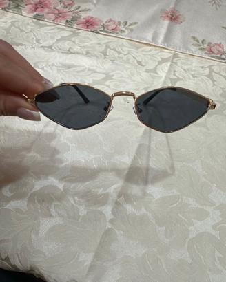 Occhiali da sole forma diamante