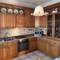 Cucina in legno massello con top in marmo – REX