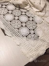 Copriletto anni 70 con cerchi in lino e cotone