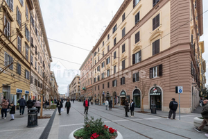 Appartamento 138 mq+50mq terrazzo - Via Ottaviano,