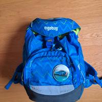 Zaino scuola Ergobag blu e carrellino porta zaino