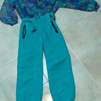 Tuta da sci e maglioncini