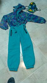 Tuta da sci e maglioncini