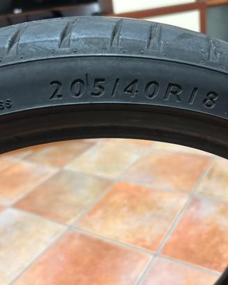 Pneumatici 205/40 r18
