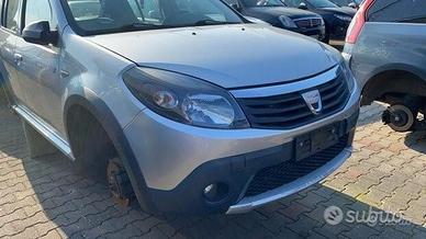 Dacia sandero anno 2012 perfetta per ricambi