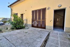 VILLA A SCHIERA A PIACENZA