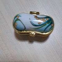 Porta pillole in porcellana