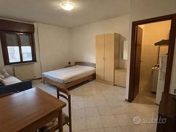 MONOLOCALE ARREDATO A BERNAREGGIO (MB)