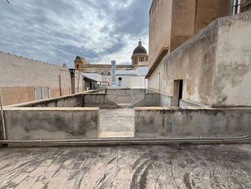 Intero stabile in centro storico