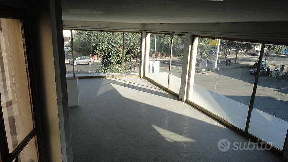Immobile di 780 m² con 2 locali a Lucca